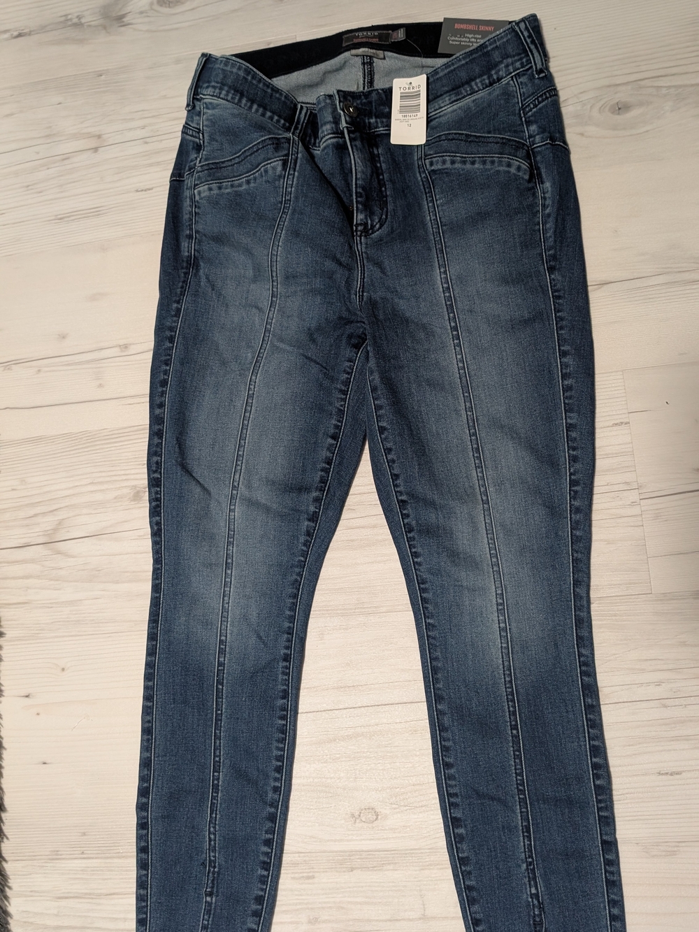 Torrid Bombshell Skinny Jeans in Medium Blue Wash Size 12R NWT